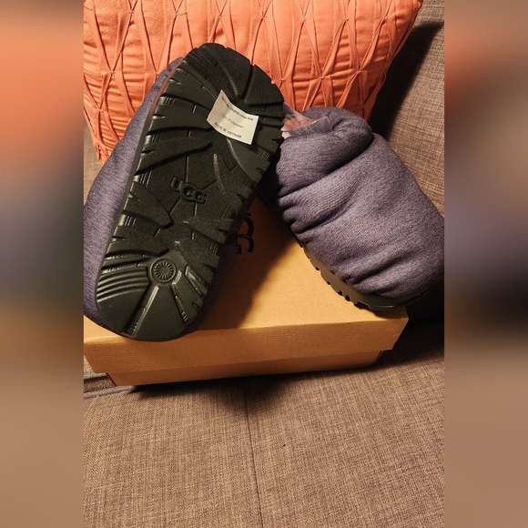 Ugg Super Soft Slipper/SLIDES - Picture 1 of 6